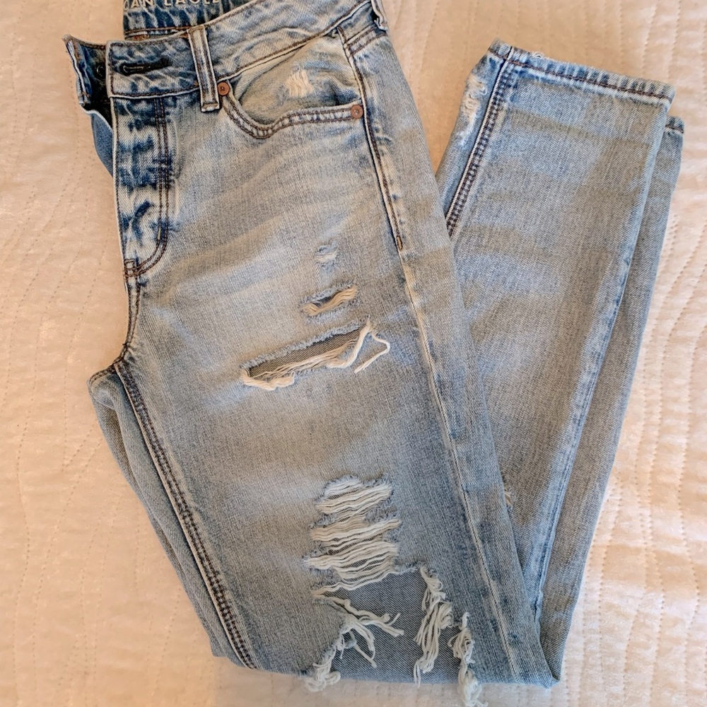 American Eagle Tom girl distressed jeans light wash size 4